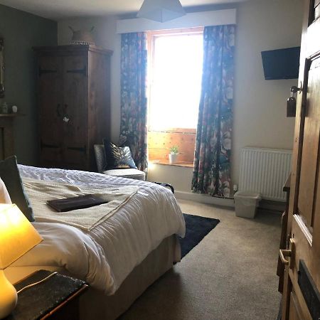 The Hollow Bed And Breakfast Great Longstone Exterior photo